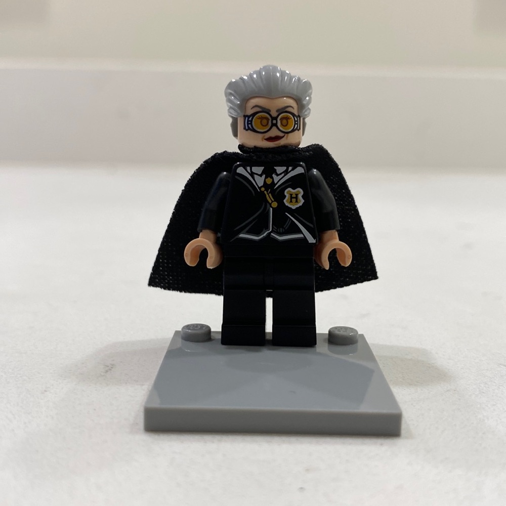 LEGO Harry Potter Madame Hooch Minifigure